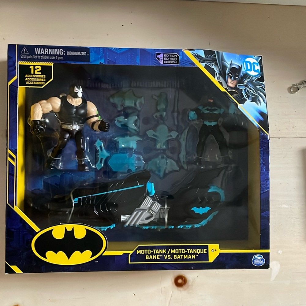 SPIN-MASTER DC MOTO-TANK BANE VS BATMAN 1st Edition W/ 12 Accessories Brand New